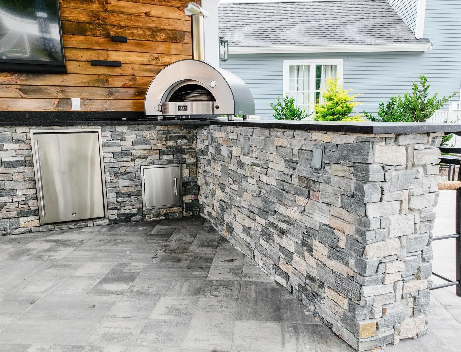 Outdoor landscaping and construction project in the Contrast Landscape project gallery