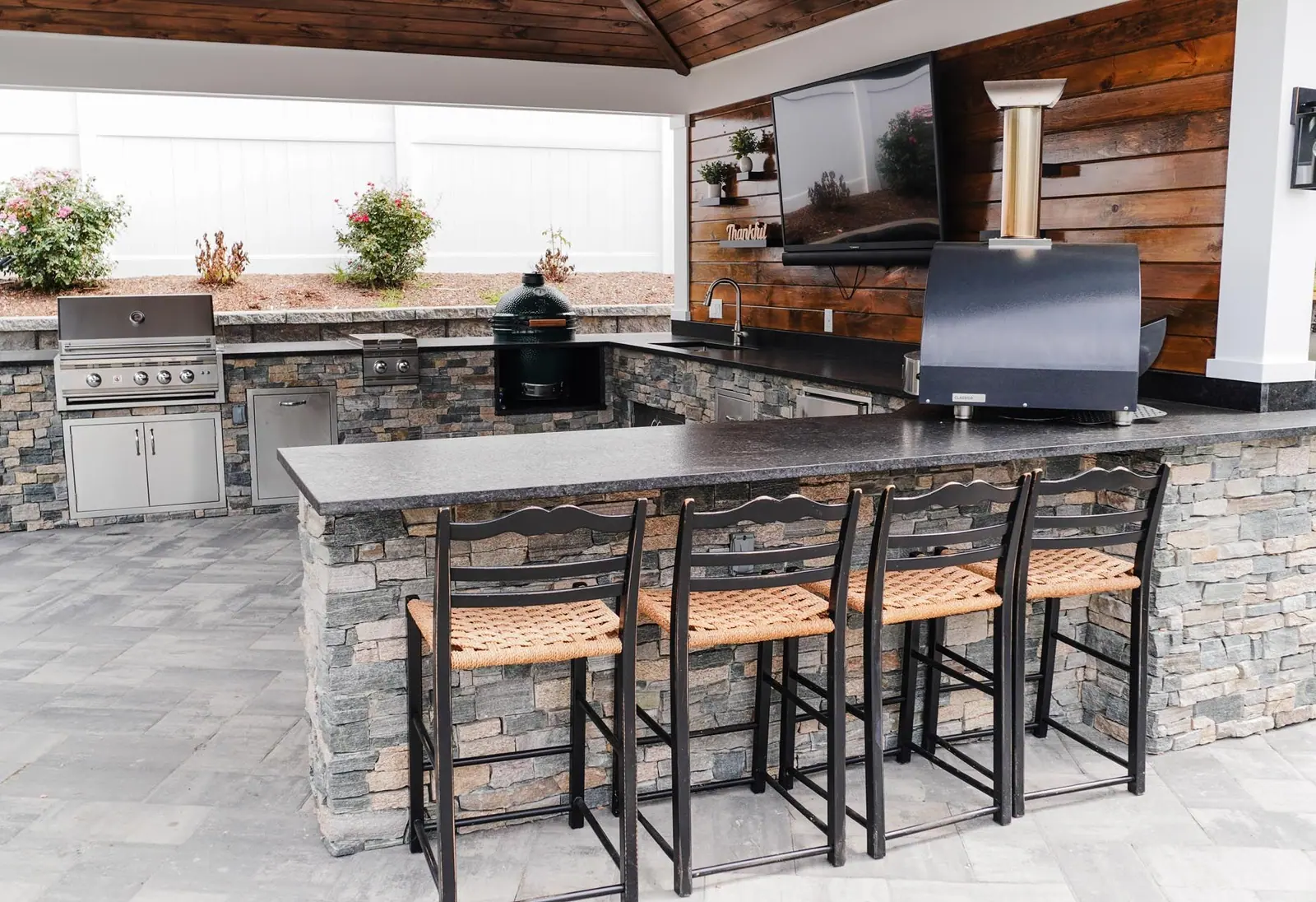 Outdoor kitchen project in Kingston, MA 02364 by Contrast Landscape
