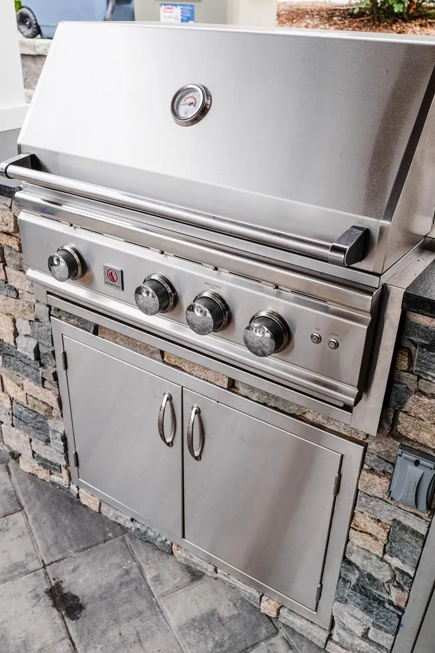 Outdoor kitchen project in Kingston, MA 02364 by Contrast Landscape